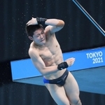 男子高飛び込み予選　玉井陸斗の演技＝東京アクアティクスセンター（撮影・堀内翔）