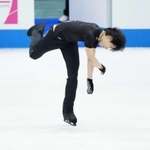 エキシビジョンの練習で４回転アクセルに挑戦する羽生結弦＝４月１７日、大阪市の丸善インテックアリーナ大阪（代表撮影）