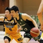 西宮-仙台　前半、ドライブする西宮の道原（中央）