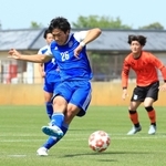 決勝・関学大-ＦＣ淡路島　前半、関学大の木村（26）がＰＫで先制点を決める（撮影・鈴木雅之）