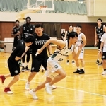 リレーを楽しむ西宮の渡辺翔太（中央）ら