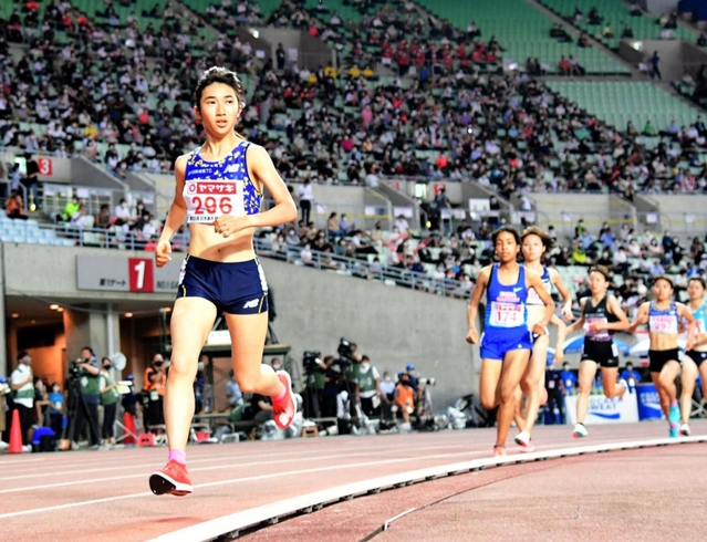 女子１５００メートル決勝　４分８秒３９で２連覇を飾った田中希実（撮影・中西幸大）