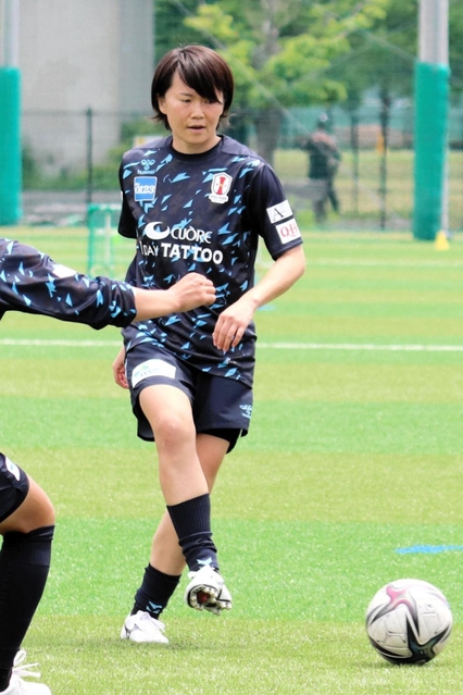 練習に本格合流したＩＮＡＣ神戸の新加入ＭＦ後藤三知＝神戸市東灘区、神戸レディースフットボールセンター