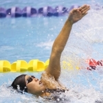 女子１００メートル背泳ぎ決勝　１分０秒３４で優勝した小西杏奈