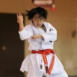 空手女子個人形決勝　優勝した東洋大姫路の楠本雛乃＝神戸常盤アリーナ（撮影・吉田敦史）