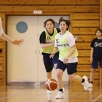練習で汗を流す姫路イーグレッツの選手たち＝兵庫県神河町の神河町民体育館（撮影・大山伸一郎）