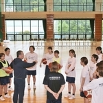 豊かな自然に囲まれた体育館で練習に励む姫路イーグレッツの選手ら＝兵庫県神河町の神河町民体育館（撮影・大山伸一郎）