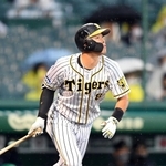 ５月の月間ＭＶＰを受賞した阪神の佐藤輝＝６月３日、甲子園