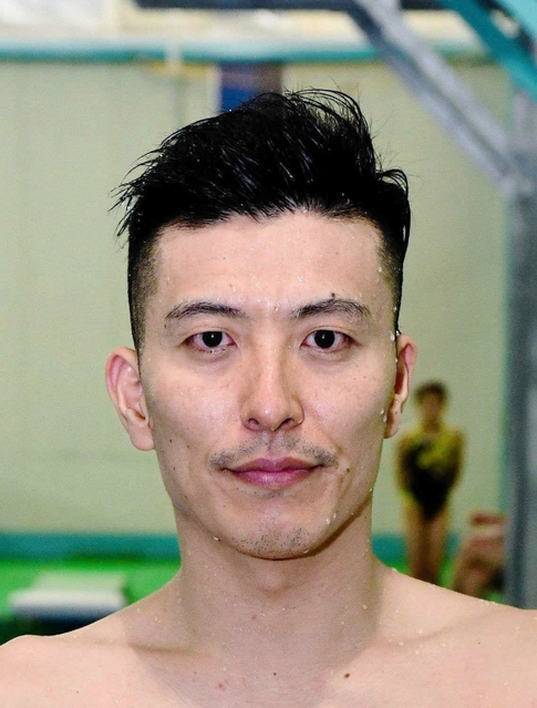 飛び込みの寺内健選手＝２０１９年６月１０日、宝塚市川面１、ＪＳＳ宝塚（撮影・中西幸大）