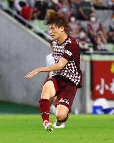天皇杯３回戦で活躍するＪ１神戸のＦＷ古橋亨梧＝７日、神戸市兵庫区のノエビアスタジアム神戸