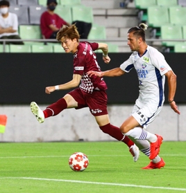 天皇杯３回戦で活躍するＪ１神戸のＦＷ古橋亨梧＝７日、神戸市兵庫区のノエビアスタジアム神戸