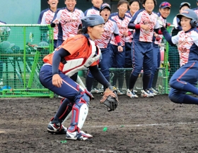 国籍を韓国から変え、日本代表として五輪に出る夢をかなえたソフトボールの清原奈侑＝２０２０年１０月、尼崎市のベイコム野球場