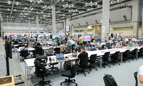 東京五輪メインプレスセンターのワークルーム。約７００席を備え、世界中の記者を受け入れる＝２０２１年７月２２日午前、東京都江東区