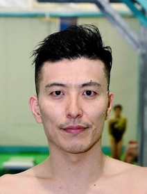 飛び込みの寺内健選手＝２０１９年６月１０日、宝塚市川面１、ＪＳＳ宝塚（撮影・中西幸大）