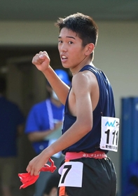 陸上男子１５００メートル決勝　３分４４秒８７の兵庫高校新記録で４位に入賞した西脇工の長嶋幸宝＝福井県営陸上競技場（撮影・秋山亮太）