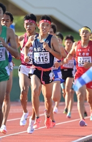 陸上男子１５００メートル決勝　３分４４秒８７の兵庫高校新記録で４位に入賞した西脇工の長嶋幸宝＝福井県営陸上競技場（撮影・秋山亮太）