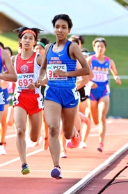 陸上女子１５００メートル決勝　積極的なレースで４位に入った須磨学園の道清愛紗