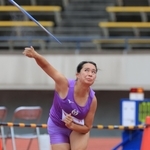 女子やり投げ決勝　５９メートル７５の大会新記録で優勝した大阪体育大の武本紗栄＝ユニバー記念競技場（撮影・吉田敦史）