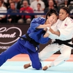 世界選手権で奮闘する金知秀（左）。東京五輪で優勝を目指す＝２０１９年８月、東京・日本武道館