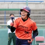 新型コロナウイルス禍で１年延期された東京五輪は２１日に競技が始まり、ソフトボールの日本が福島市で豪州との開幕戦に挑む。園田学園女子大（兵庫県尼崎市）出身の捕手、清原奈侑（３０）＝日立＝は「日本代表として五輪に出たい」と国籍を韓国から変え、夢をかなえた。「一生に一度の舞台。最後の最後までチームのために全力を尽くす」と２００８年北京大会以来の日本の金メダルに照準を定める。