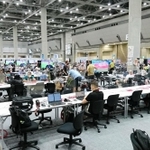 東京五輪メインプレスセンターのワークルーム。約７００席を備え、世界中の記者を受け入れる＝２０２１年７月２２日午前、東京都江東区