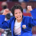 柔道女子５２キロ級決勝　優勝を決めて喜ぶ阿部詩＝日本武道館（撮影・堀内翔）