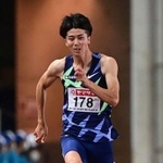 地面をはじき、疾走する陸上男子１００メートルの多田修平。東京五輪では決勝進出を目標に掲げる＝６月２５日、大阪市のヤンマースタジアム長居