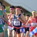 陸上男子１５００メートル決勝　３分４４秒８７の兵庫高校新記録で４位に入賞した西脇工の長嶋幸宝＝福井県営陸上競技場（撮影・秋山亮太）