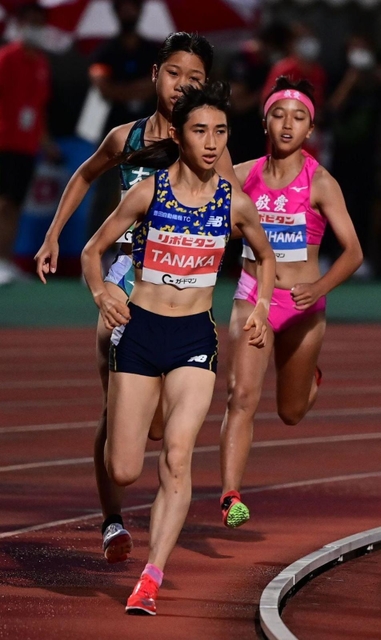 女子１０００メートルで力走する田中希実