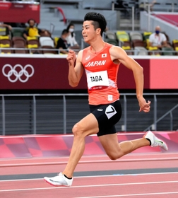 陸上男子１００メートル予選で力走を見せた多田修平＝７月３１日、国立競技場
