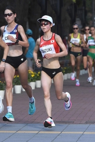 女子マラソン　力走する鈴木亜由子＝７日午前、札幌市内（撮影・金田祐二）