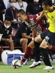 生き残りを懸け、アピールを誓う神戸の佐々木＝９日、ノエビアスタジアム神戸