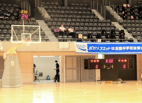 全国中学校体育大会のバスケットボール男子で準決勝進出４校が棄権した会場＝群馬県高崎市、高崎アリーナ