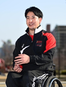東京パラリンピックの舞台で親孝行を誓うパワーリフティングの光瀬智洋＝神戸市中央区（撮影・秋山亮太）