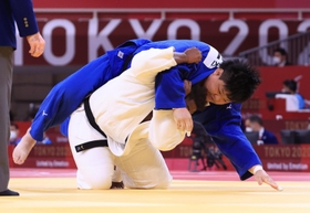 柔道男子１００キロ超級敗者復活戦　キューバのフェルナンデスサストレに技ありを奪われる正木健人（撮影・吉田敦史）