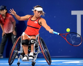 車いすテニス女子シングルス２回戦　ブラジルのメイリコル・ドゥバルにストレート勝ちした上地結衣（撮影・吉田敦史）