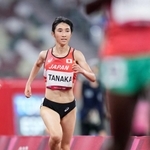 陸上女子５０００メートル予選で力走する田中希実＝７月３０日、国立競技場