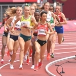 女子１５００メートル予選の号砲直後、田中はトップに立っていた。「私はいいペースメーカーにされている。でも逆にラッキー。自分のペースでいける」