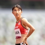 女子１５００メートル予選　４分２秒３３の日本新記録をマークし、準決勝進出を決めた田中希実＝２日午前、国立競技場