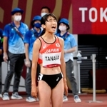 女子１５００メートル決勝　レース後に「ありがとうございました」と声を上げる田中希実＝６日、国立競技場