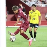 神戸ー柏　後半、交代直後に１ー１に追いつく同点ゴールを決める神戸の小田＝ノエビアスタジアム神戸（撮影・小林良多）