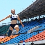 陸上女子走り幅跳び（義足Ｔ６４）で初の金メダルを目指す中西麻耶＝７月１１日、神戸市須磨区、ユニバー記念競技場（撮影・吉田敦史）
