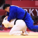 柔道男子１００キロ超級敗者復活戦　キューバのヨルダニ・フェルナンデス・サストレに一本背負いで合わせ一本を奪われる正木健人＝２９日、日本武道館（撮影・吉田敦史）