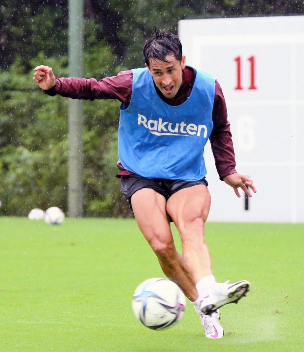 神戸新聞next スポーツ ヴィッセル神戸に新加入のボージャンが合流 盟友イニエスタらと汗