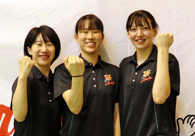 来月開幕するＶリーグへの意気込みを語ったＪＴの（左から）小幡真子、林琴奈、籾井あき（ＪＴ提供）