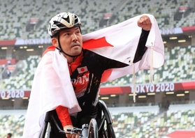 陸上男子１００メートル（車いすＴ５２）決勝　１７秒１８で銀メダルを獲得した大矢勇気＝３日午前、国立競技場（撮影・吉田敦史）