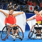 車いすテニス女子ダブルス３位決定戦　中国ペアを下して銅メダルを獲得し上地結衣、大谷桃子組＝有明テニスの森センターコート（撮影・吉田敦史）