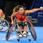 車いすテニス女子ダブルス３位決定戦　中国ペアと対戦する上地結衣（右）、大谷桃子組＝有明テニスの森センターコート（撮影・吉田敦史）