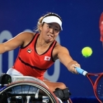 車いすテニス女子シングルス決勝　オランダのディーデ・デフロートと対戦する上地結衣＝有明テニスの森センターコート（撮影・吉田敦史）