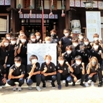 ＷＥリーグの開幕を前に必勝祈願に訪れたＩＮＡＣ神戸の選手とスタッフ